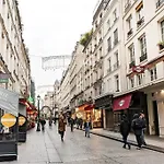 Superbe Studio Avec Balcon Au Coeur De Montorgueil