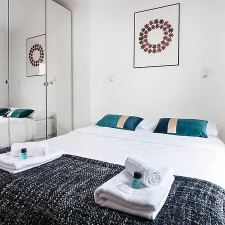 Apartment Superbe Avec Balcon Au Coeur De Montorgueil Paris